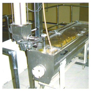 KNEADING BASIN WITH DOSING SYSTEM